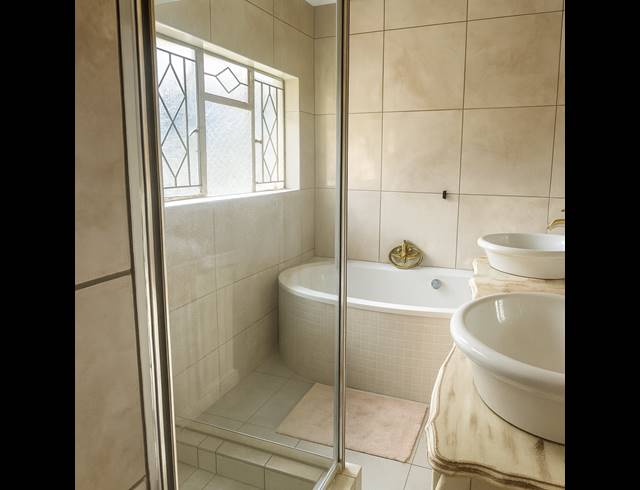 3 BEDROOM FREESTANDING FOR SALE IN OOS EINDE